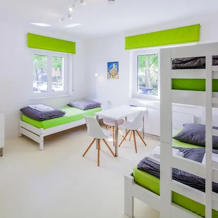 Secondhome Stuttgart: Modern Apartment near Esslingen's Historic Center Esslingen am Neckar Exterior photo