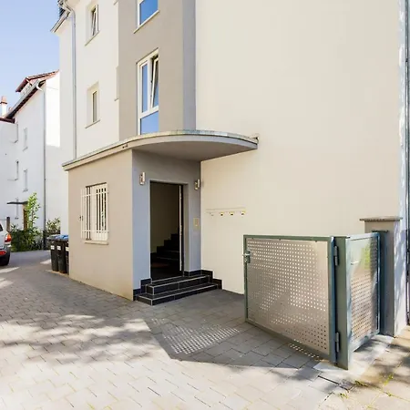 Secondhome Stuttgart: Modern Apartment near Esslingen's Historic Center Esslingen am Neckar Exterior photo