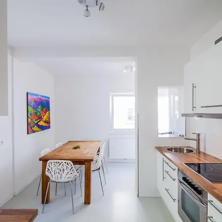Secondhome Stuttgart: Modern Apartment near Esslingen's Historic Center Esslingen am Neckar Exterior photo