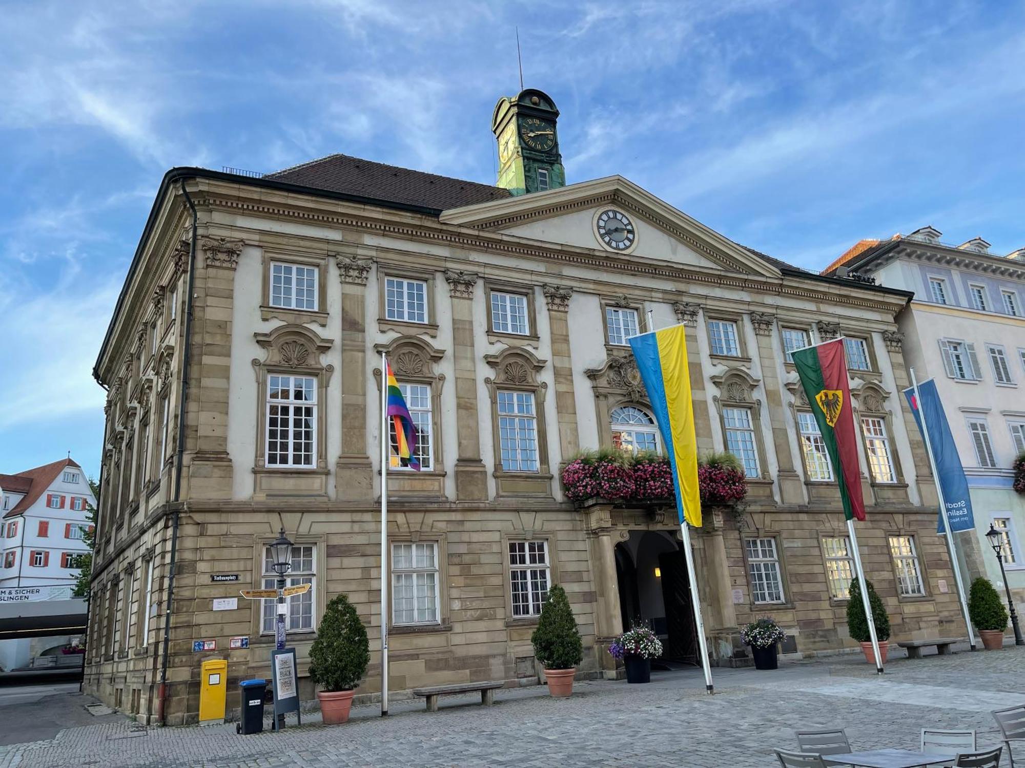 Apartment Secondhome Stuttgart: Modern Near Esslingen's Historic Center Esslingen am Neckar