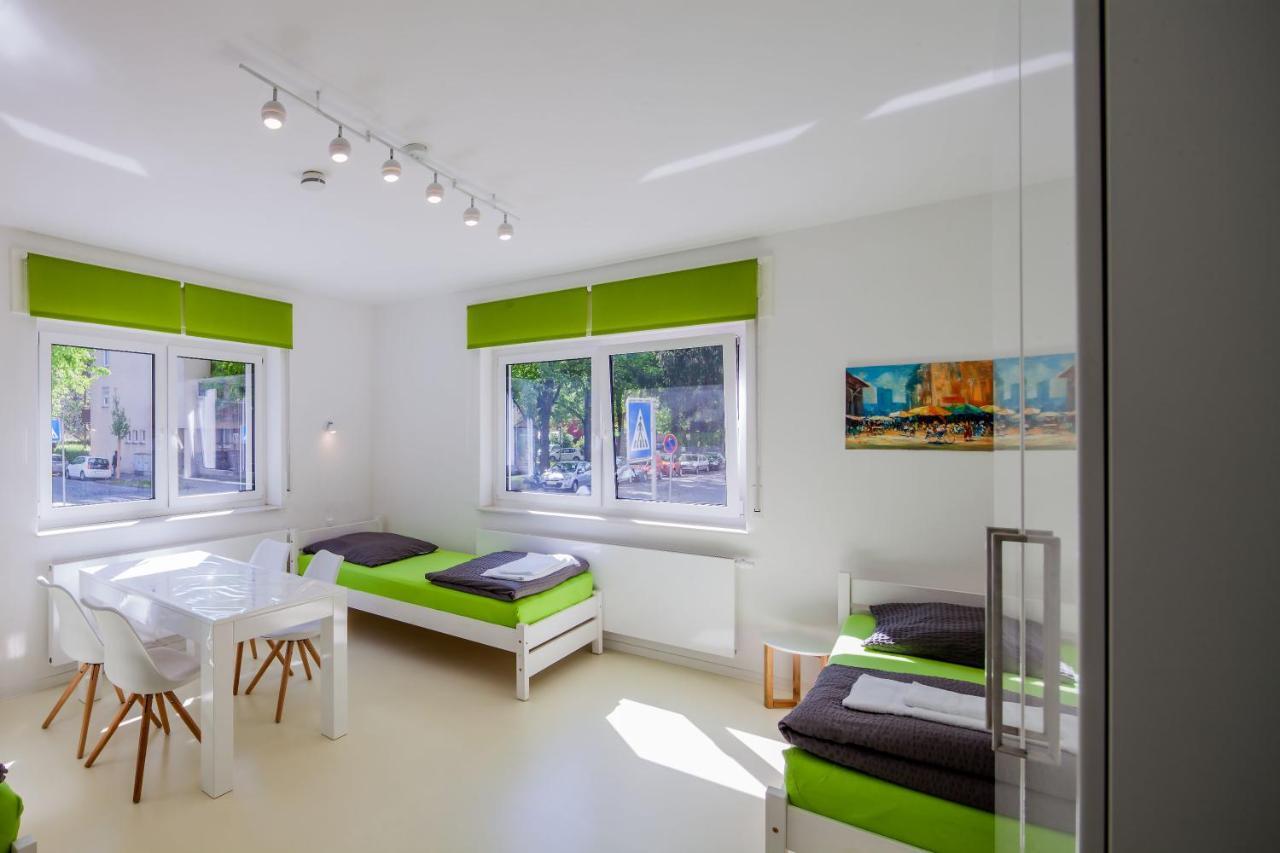 Apartment Secondhome Stuttgart: Modern Near Esslingen's Historic Center Esslingen am Neckar