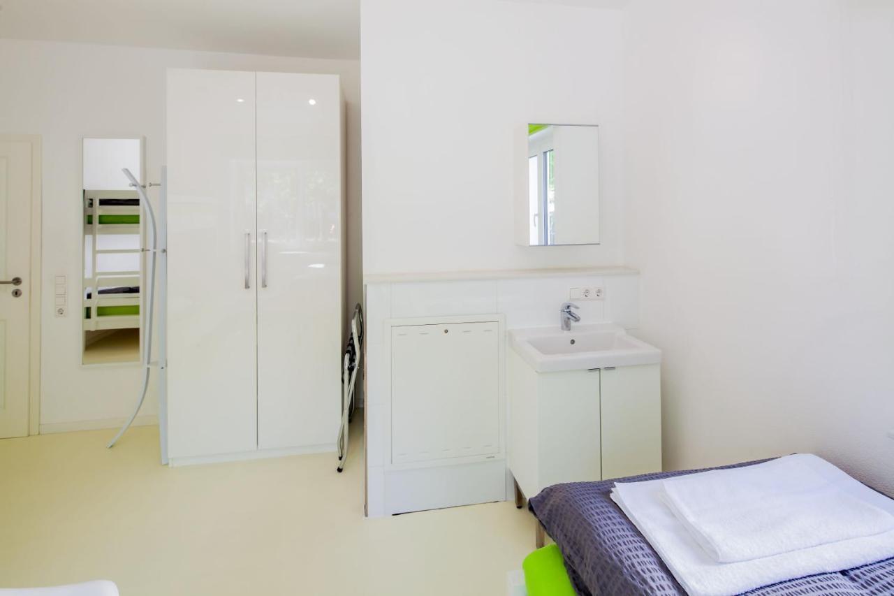 Secondhome Stuttgart: Modern Near Esslingen's Historic Center Apartment